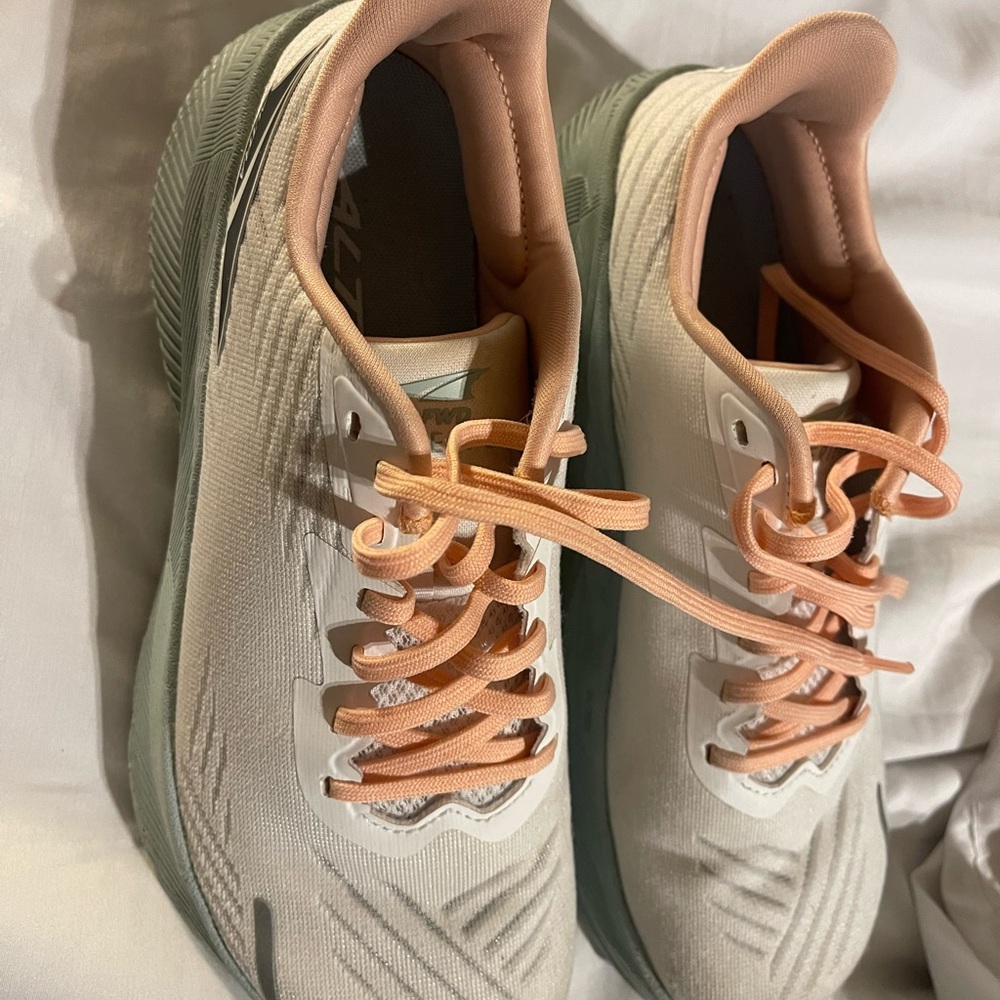 Altra Women's Cream and Peach Athletic Shoes